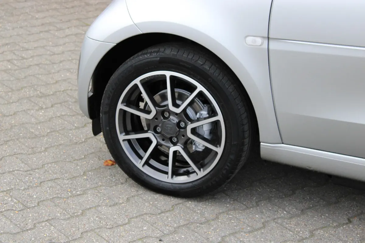 EQ BRABUS Mattrunner Brabus Mattrunner | Camera | Stoelverwarming | DAB | LED | Verwarmd Stuur
