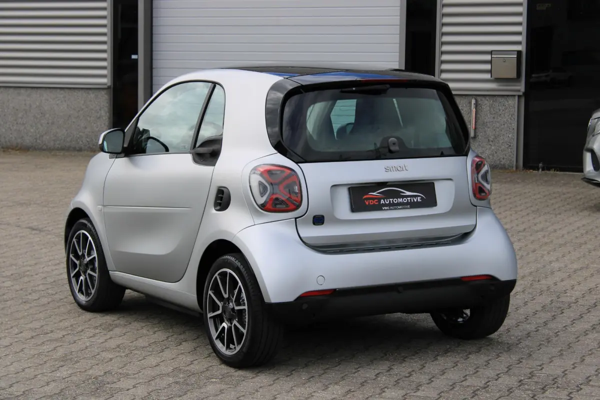 EQ BRABUS Mattrunner Brabus Mattrunner | Camera | Stoelverwarming | DAB | LED | Verwarmd Stuur