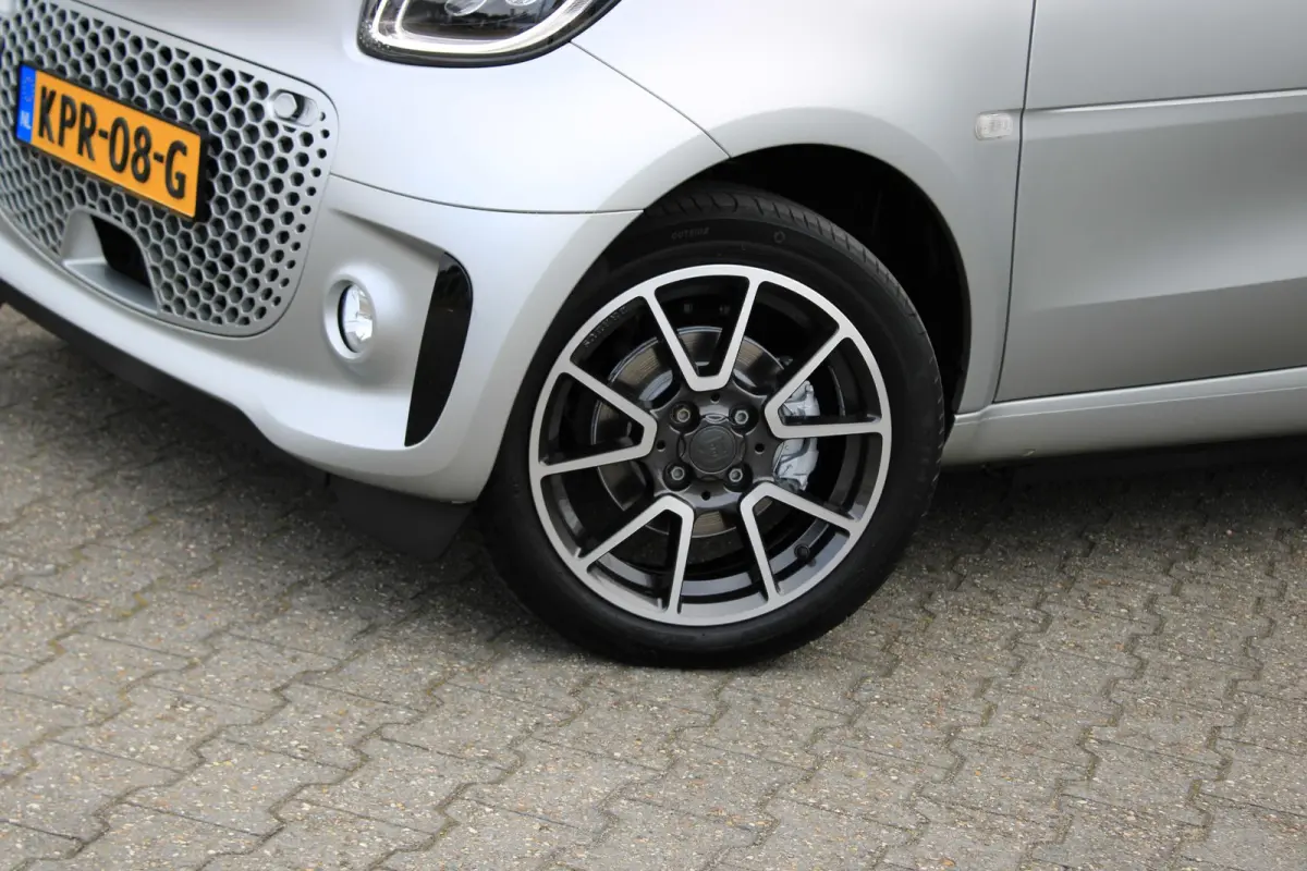 EQ BRABUS Mattrunner Brabus Mattrunner | Camera | Stoelverwarming | DAB | LED | Verwarmd Stuur