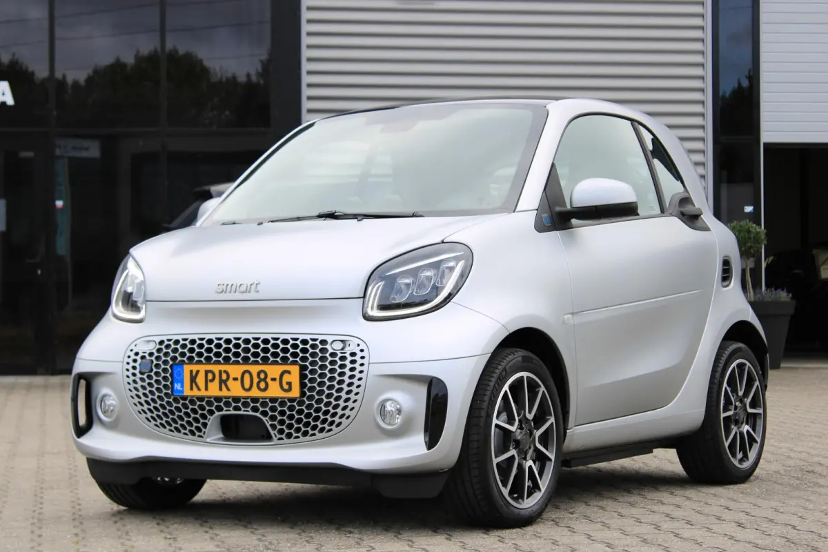 EQ BRABUS Mattrunner Brabus Mattrunner | Camera | Stoelverwarming | DAB | LED | Verwarmd Stuur