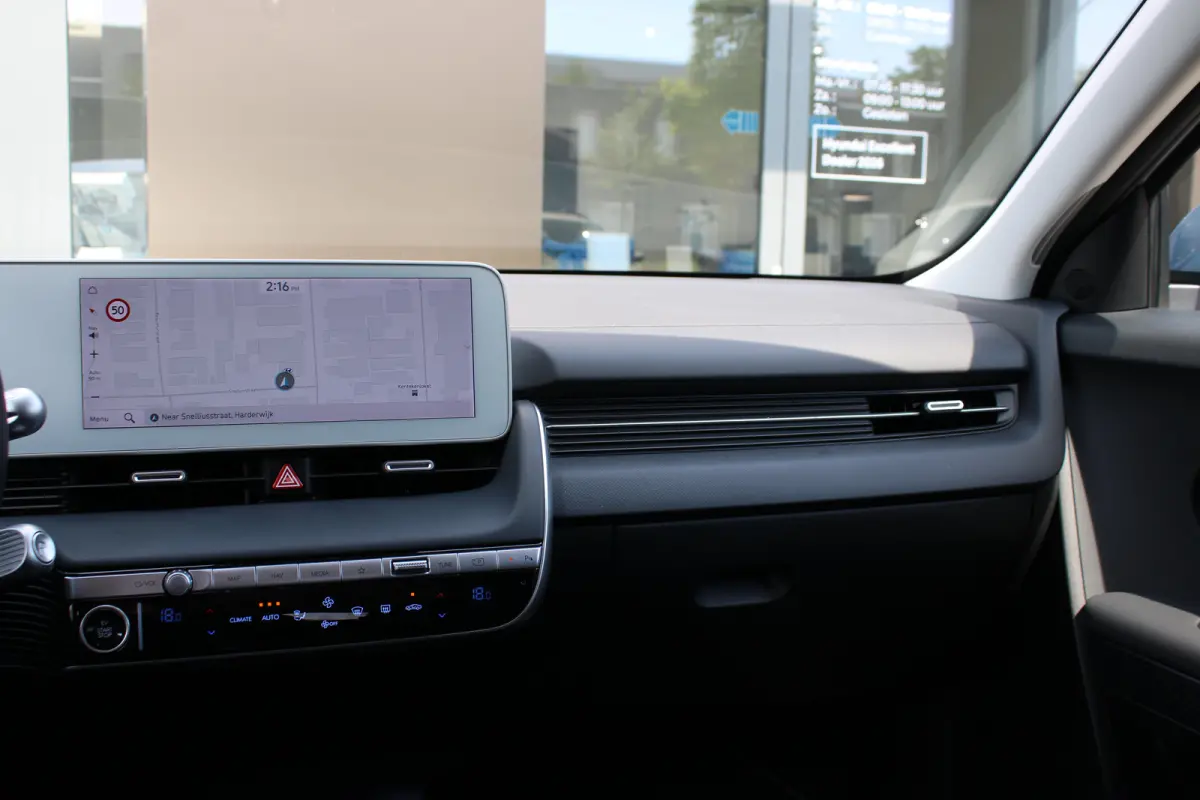 Style 58 kWh | Achteruitrijcamera | Cruise control adaptief met Stop&Go | Navigatiesysteem full map