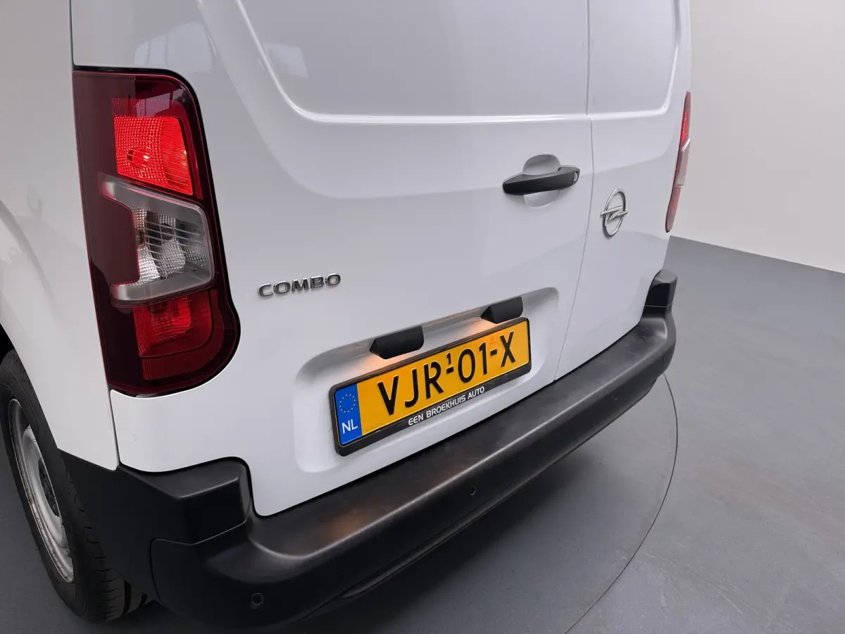 1.5D L1H1 Edition 100 pk | Airco | Apple Carplay/Android Auto|telefoonintegratie premium | Carplus Vloerplaat Combo L1 (L1 Betonplex antislip grijs 9mm)