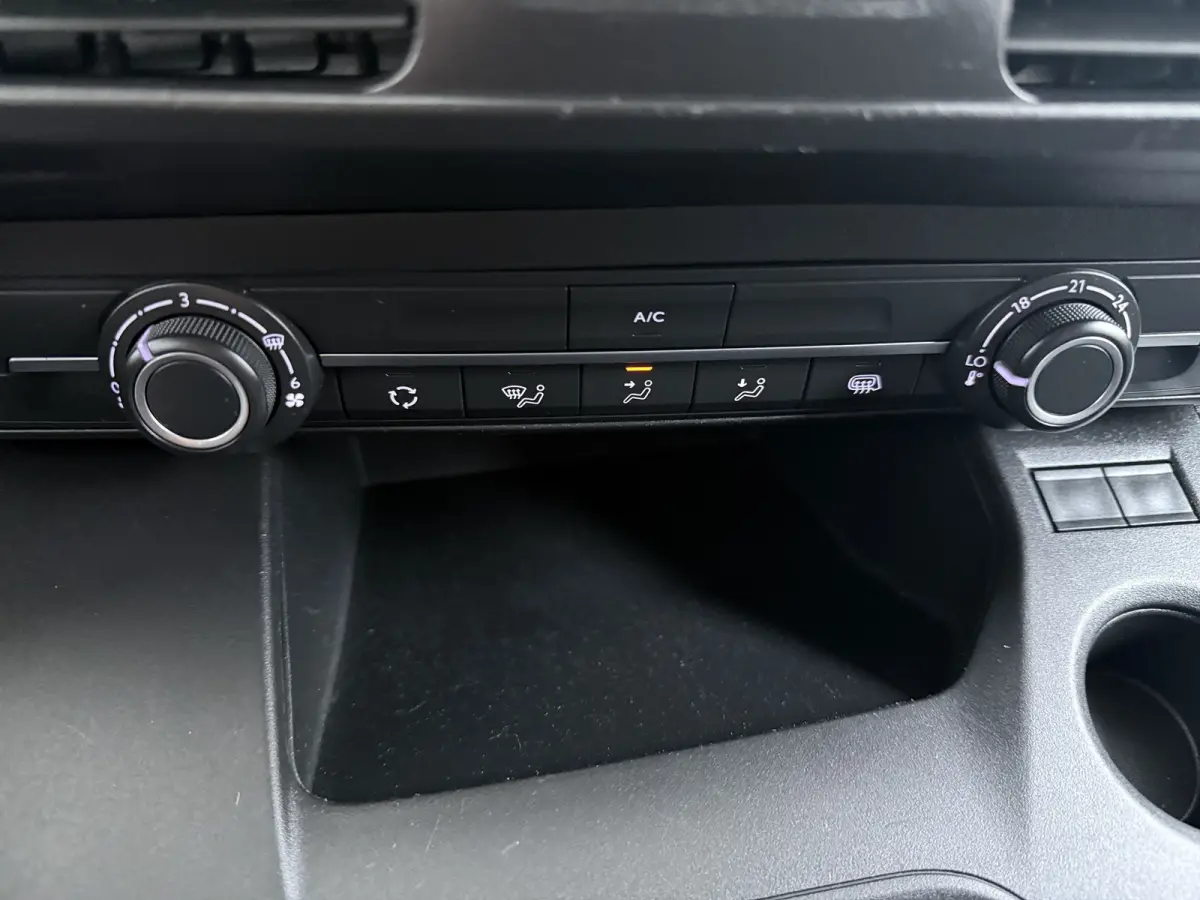 1.5D L1H1 Edition 100 pk | Airco | Apple Carplay/Android Auto|telefoonintegratie premium | Carplus Vloerplaat Combo L1 (L1 Betonplex antislip grijs 9mm)