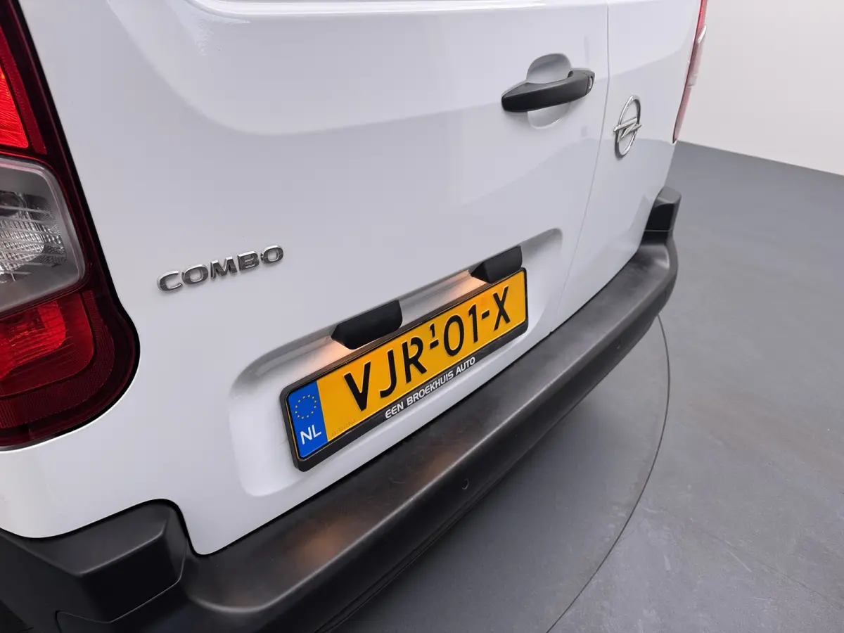 1.5D L1H1 Edition 100 pk | Airco | Apple Carplay/Android Auto|telefoonintegratie premium | Carplus Vloerplaat Combo L1 (L1 Betonplex antislip grijs 9mm)