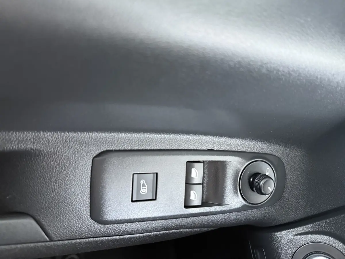 1.5D L1H1 Edition 100 pk | Airco | Apple Carplay/Android Auto|telefoonintegratie premium | Carplus Vloerplaat Combo L1 (L1 Betonplex antislip grijs 9mm)