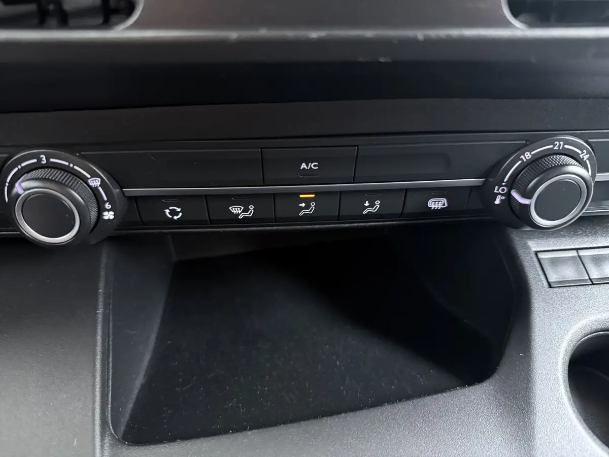1.5D L1H1 Edition 100 pk | Airco | Apple Carplay/Android Auto|telefoonintegratie premium | Carplus Vloerplaat Combo L1 (L1 Betonplex antislip grijs 9mm)