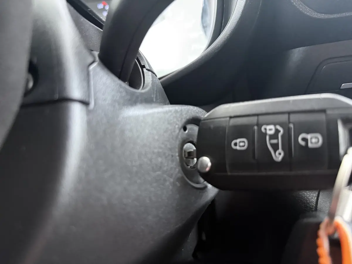 1.5D L1H1 Edition 100 pk | Airco | Apple Carplay/Android Auto|telefoonintegratie premium | Carplus Vloerplaat Combo L1 (L1 Betonplex antislip grijs 9mm)