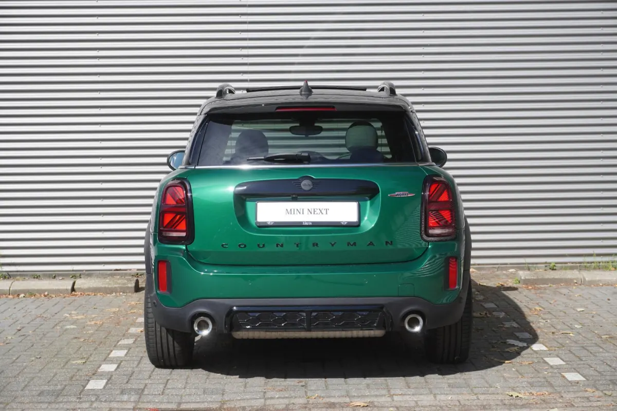 2.0 John Cooper Works ALL4 19" LM JCW Circuit Spoke two-tone | Glazen panoramadak | Active Cruise Control (ACC) | Harman-Kardon sound system | MINI Head-Up Display | Leer Chester Satellite G