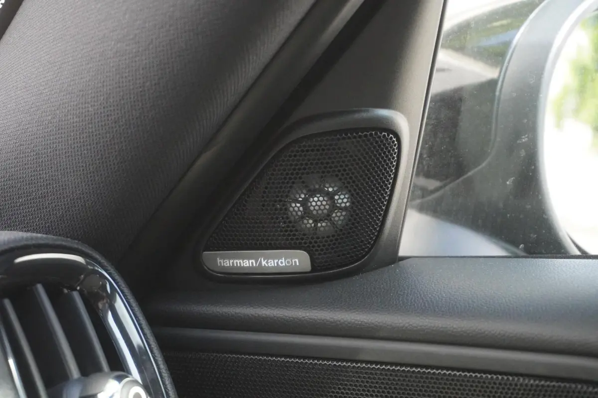 2.0 John Cooper Works ALL4 19" LM JCW Circuit Spoke two-tone | Glazen panoramadak | Active Cruise Control (ACC) | Harman-Kardon sound system | MINI Head-Up Display | Leer Chester Satellite G