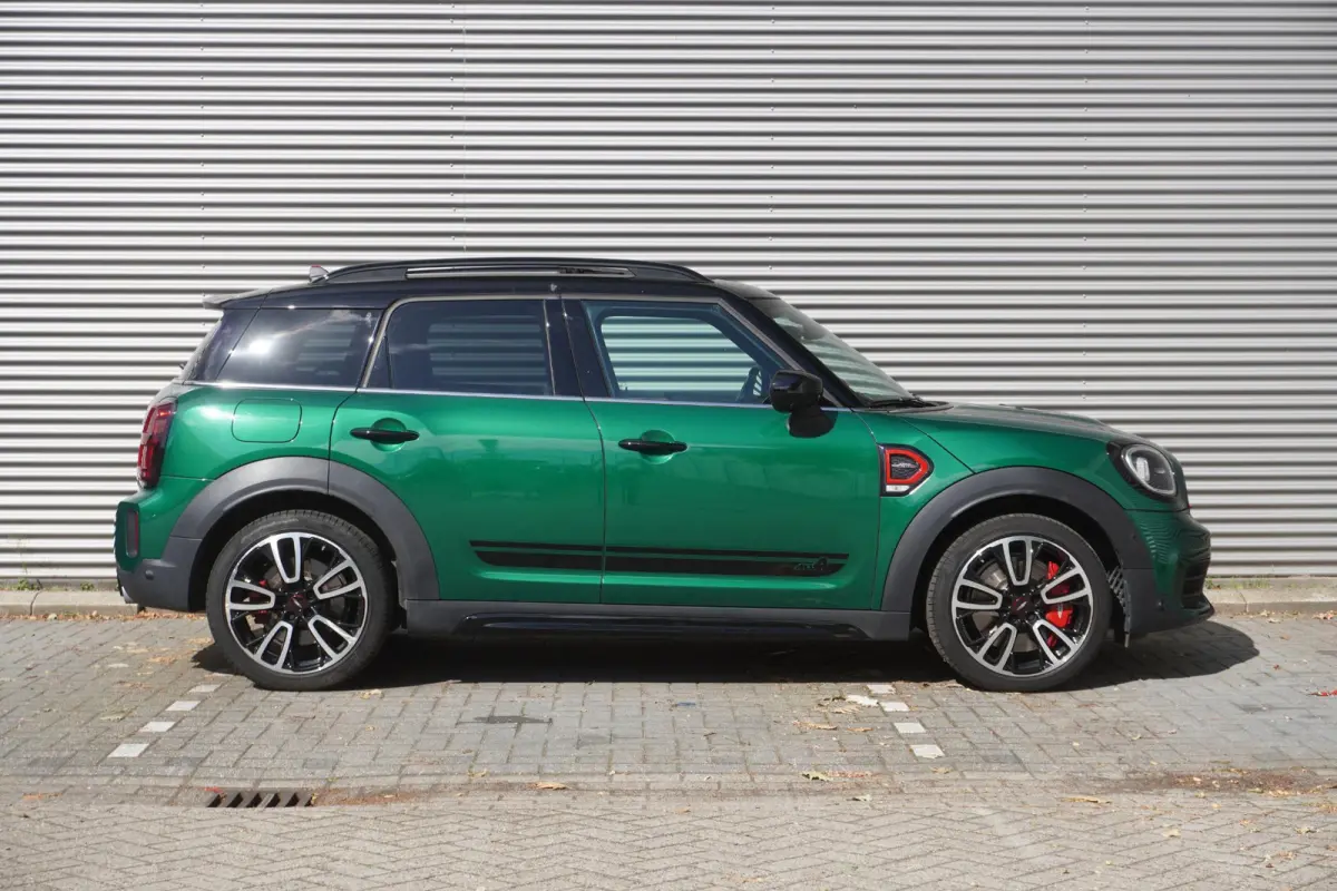 2.0 John Cooper Works ALL4 19" LM JCW Circuit Spoke two-tone | Glazen panoramadak | Active Cruise Control (ACC) | Harman-Kardon sound system | MINI Head-Up Display | Leer Chester Satellite G
