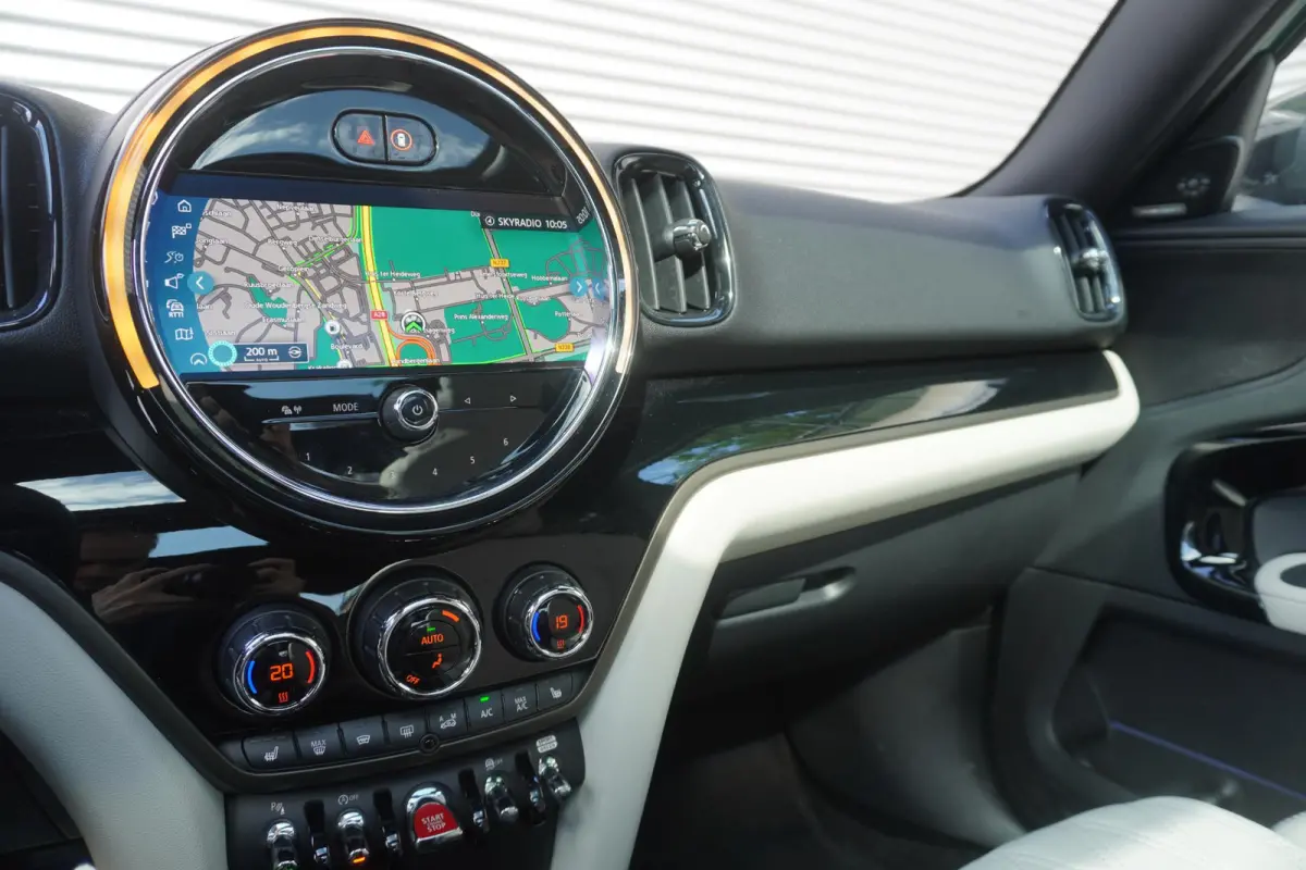 2.0 John Cooper Works ALL4 19" LM JCW Circuit Spoke two-tone | Glazen panoramadak | Active Cruise Control (ACC) | Harman-Kardon sound system | MINI Head-Up Display | Leer Chester Satellite G