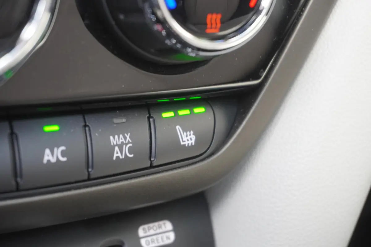 2.0 John Cooper Works ALL4 19" LM JCW Circuit Spoke two-tone | Glazen panoramadak | Active Cruise Control (ACC) | Harman-Kardon sound system | MINI Head-Up Display | Leer Chester Satellite G