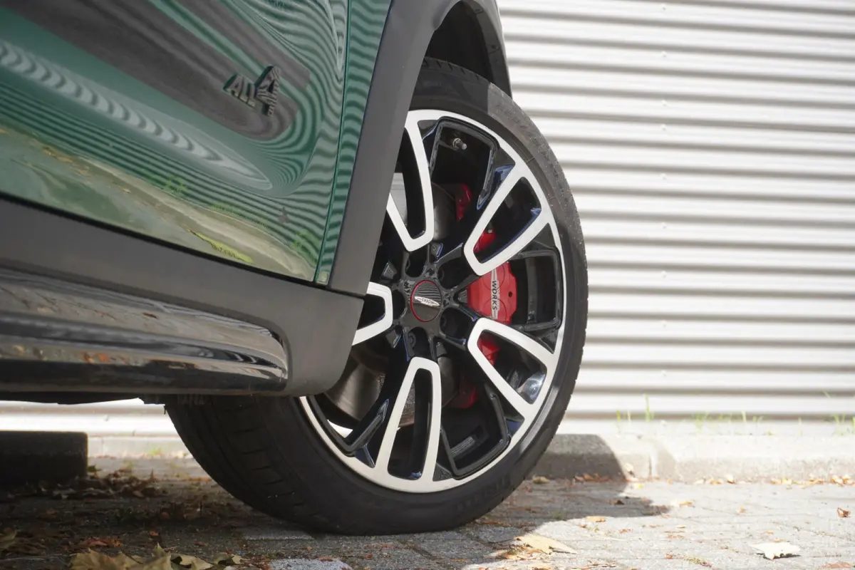 2.0 John Cooper Works ALL4 19" LM JCW Circuit Spoke two-tone | Glazen panoramadak | Active Cruise Control (ACC) | Harman-Kardon sound system | MINI Head-Up Display | Leer Chester Satellite G