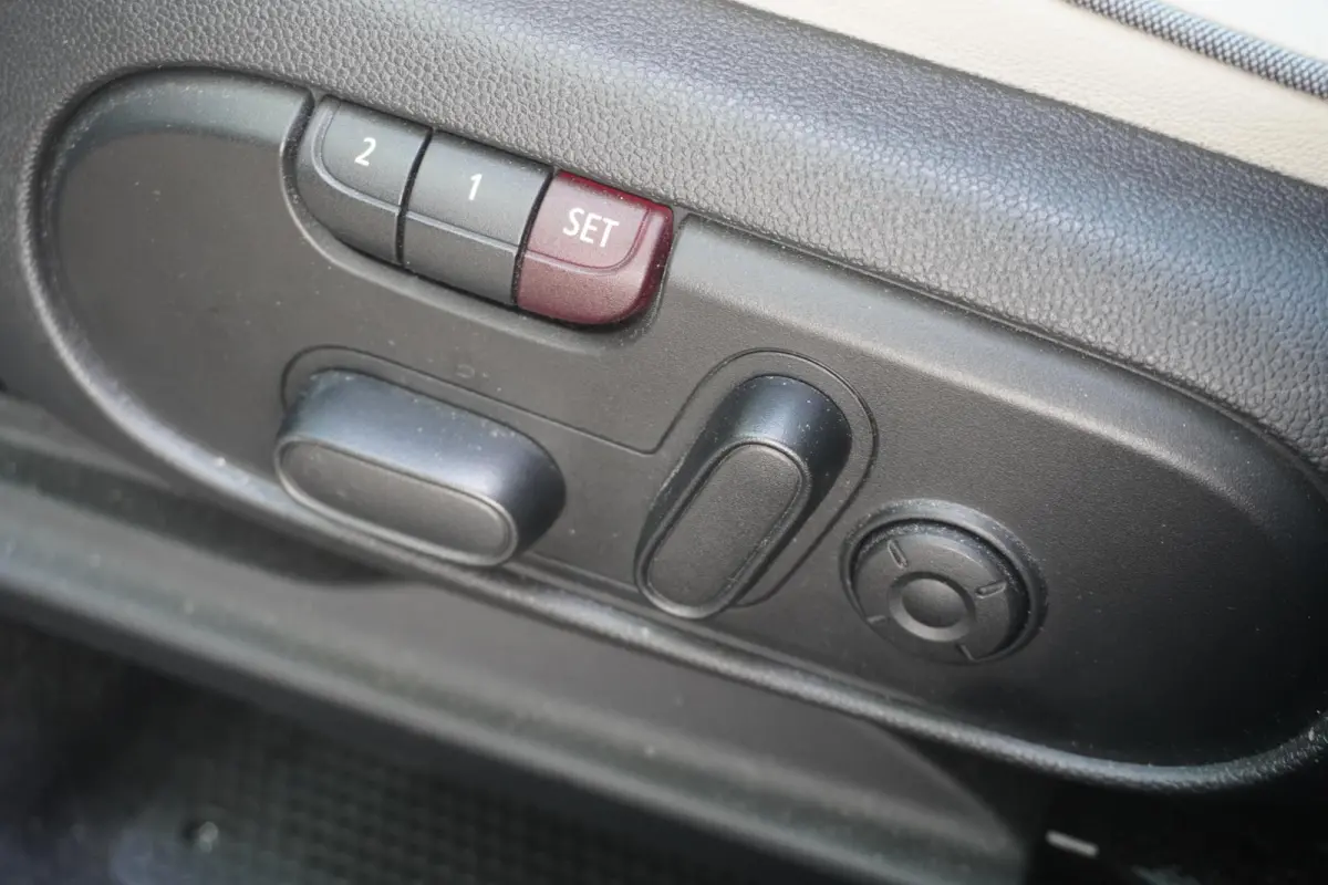 2.0 John Cooper Works ALL4 19" LM JCW Circuit Spoke two-tone | Glazen panoramadak | Active Cruise Control (ACC) | Harman-Kardon sound system | MINI Head-Up Display | Leer Chester Satellite G