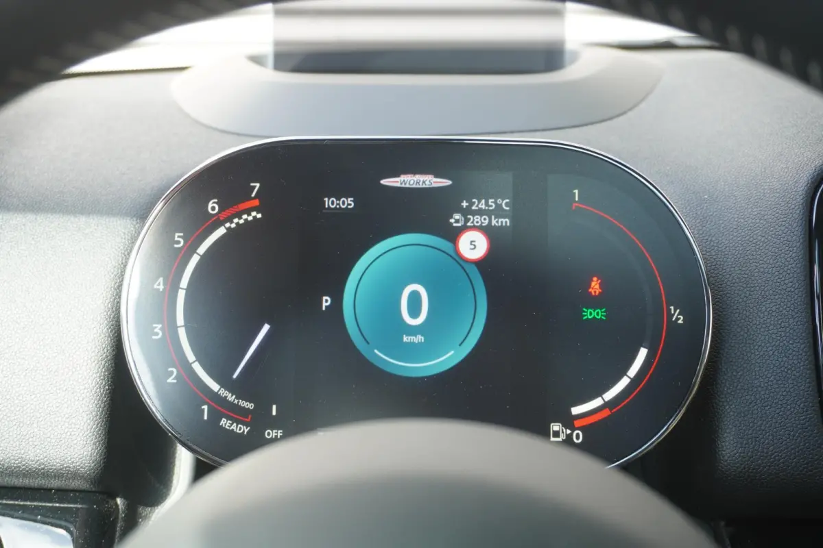 2.0 John Cooper Works ALL4 19" LM JCW Circuit Spoke two-tone | Glazen panoramadak | Active Cruise Control (ACC) | Harman-Kardon sound system | MINI Head-Up Display | Leer Chester Satellite G