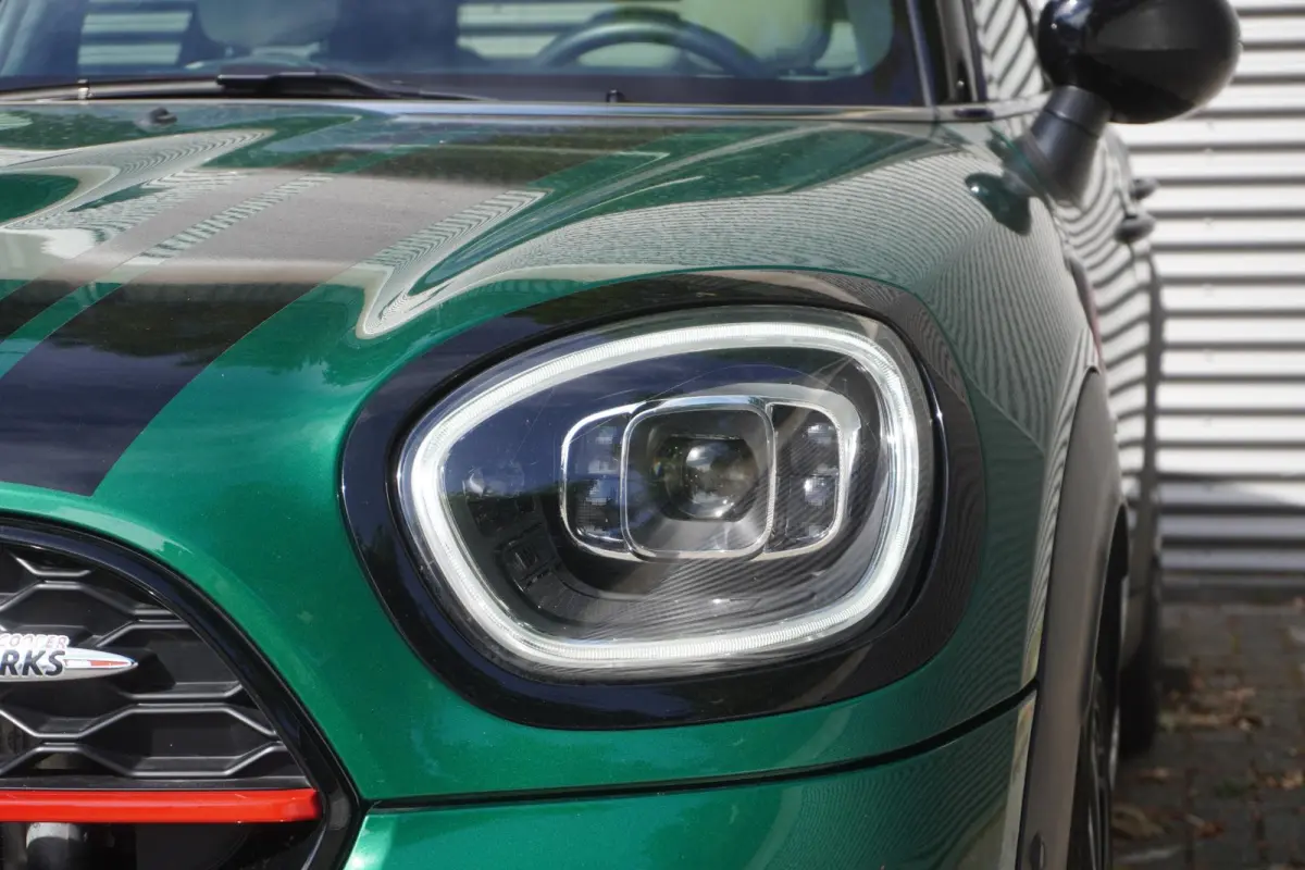 2.0 John Cooper Works ALL4 19" LM JCW Circuit Spoke two-tone | Glazen panoramadak | Active Cruise Control (ACC) | Harman-Kardon sound system | MINI Head-Up Display | Leer Chester Satellite G