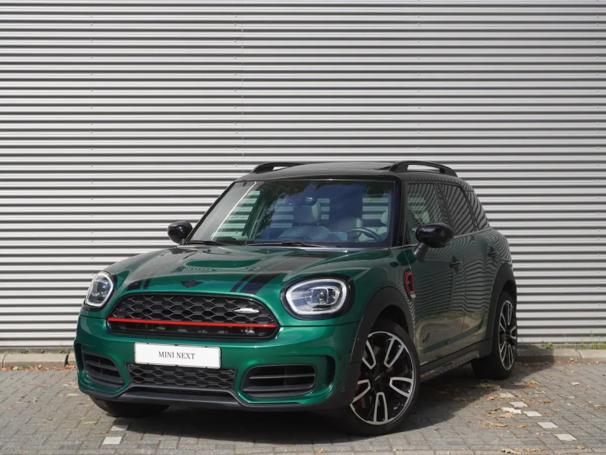 2.0 John Cooper Works ALL4 19" LM JCW Circuit Spoke two-tone | Glazen panoramadak | Active Cruise Control (ACC) | Harman-Kardon sound system | MINI Head-Up Display | Leer Chester Satellite G