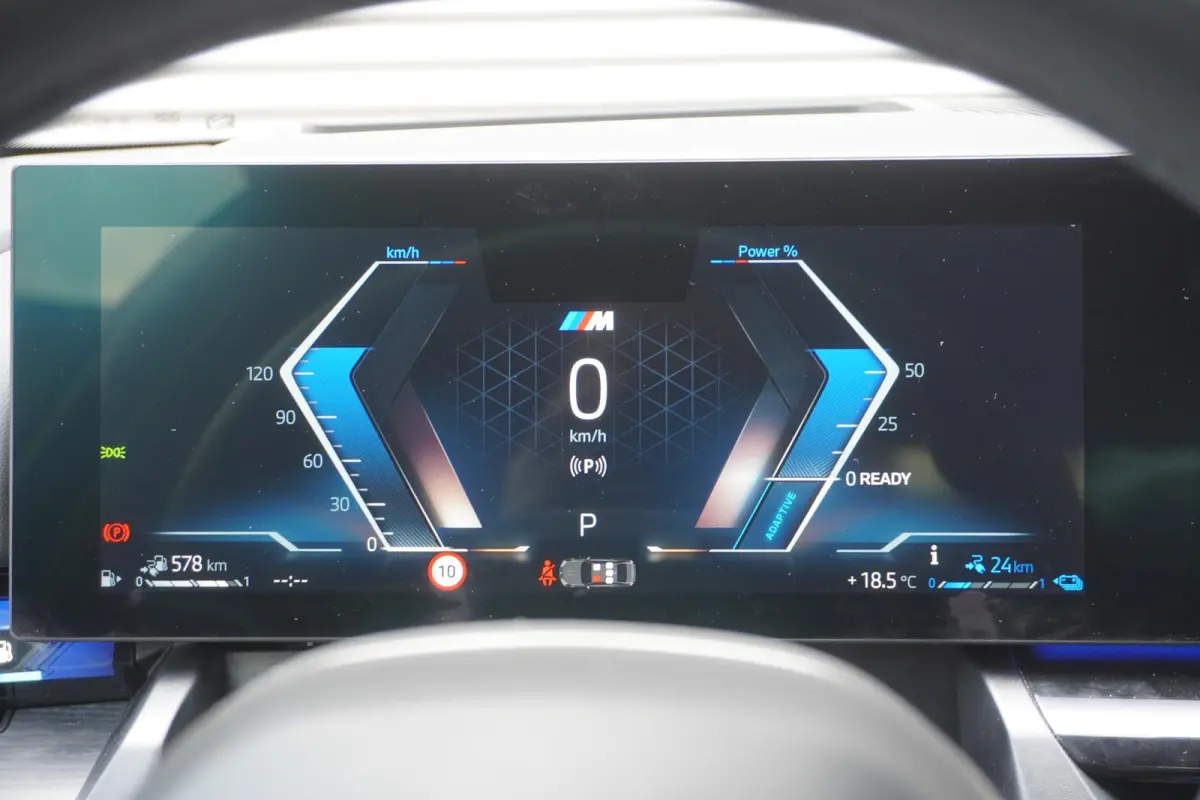 550e xDrive M Sportpakket Pro | Innovation Pack | Adaptief onderstel professional | Glazen panoramadak | Bowers & Wilkins Surround Sound System | Elektrisch verwarmde voorstoelen |