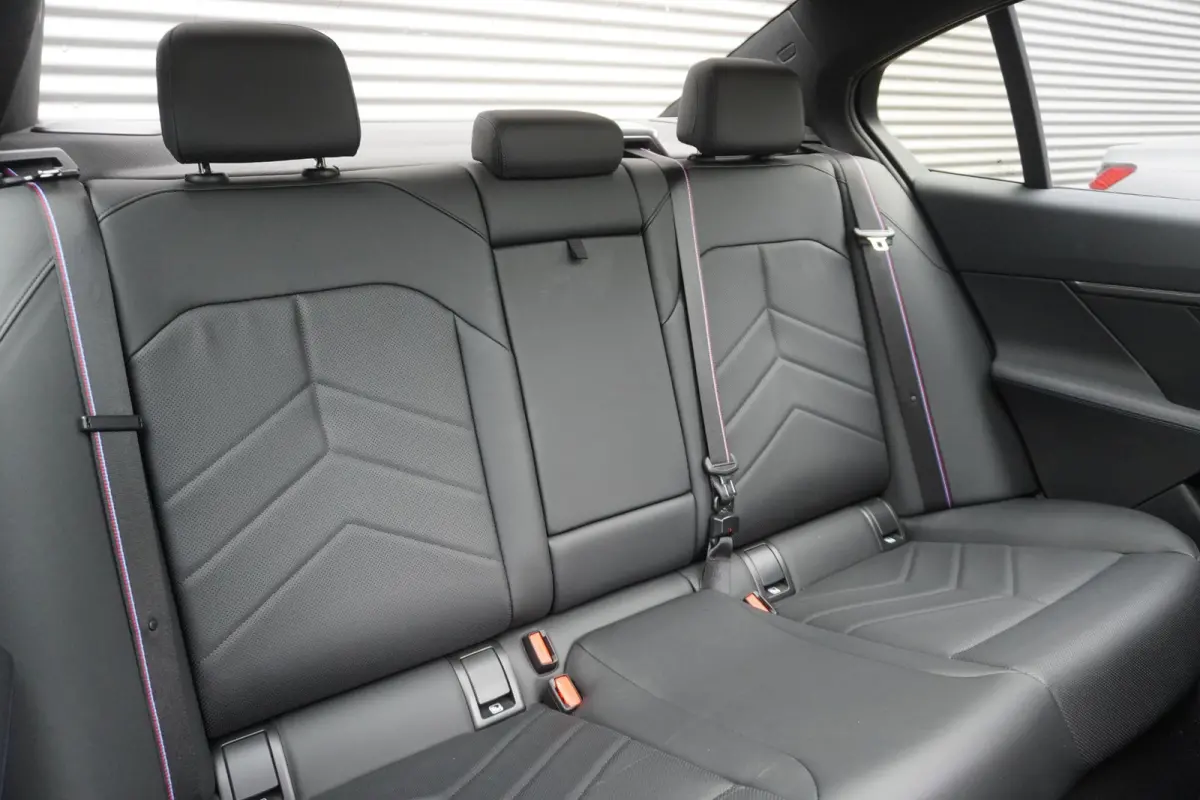 550e xDrive M Sportpakket Pro | Innovation Pack | Adaptief onderstel professional | Glazen panoramadak | Bowers & Wilkins Surround Sound System | Elektrisch verwarmde voorstoelen |
