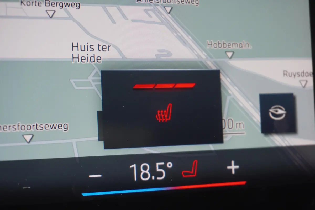 550e xDrive M Sportpakket Pro | Innovation Pack | Adaptief onderstel professional | Glazen panoramadak | Bowers & Wilkins Surround Sound System | Elektrisch verwarmde voorstoelen |