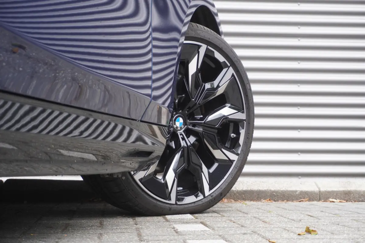 550e xDrive M Sportpakket Pro | Innovation Pack | Adaptief onderstel professional | Glazen panoramadak | Bowers & Wilkins Surround Sound System | Elektrisch verwarmde voorstoelen |
