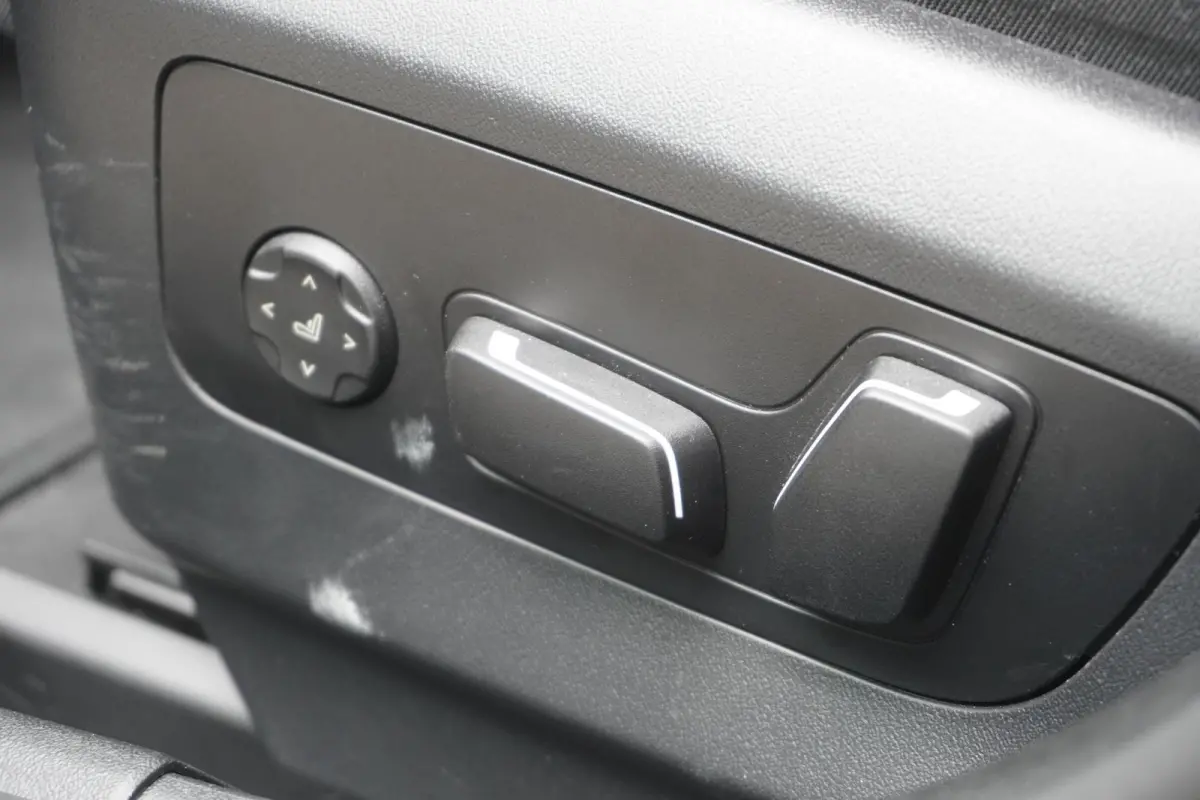 550e xDrive M Sportpakket Pro | Innovation Pack | Adaptief onderstel professional | Glazen panoramadak | Bowers & Wilkins Surround Sound System | Elektrisch verwarmde voorstoelen |