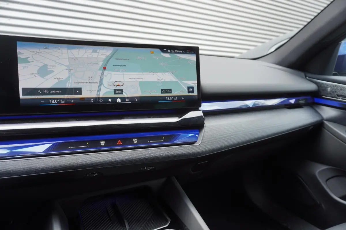 550e xDrive M Sportpakket Pro | Innovation Pack | Adaptief onderstel professional | Glazen panoramadak | Bowers & Wilkins Surround Sound System | Elektrisch verwarmde voorstoelen |