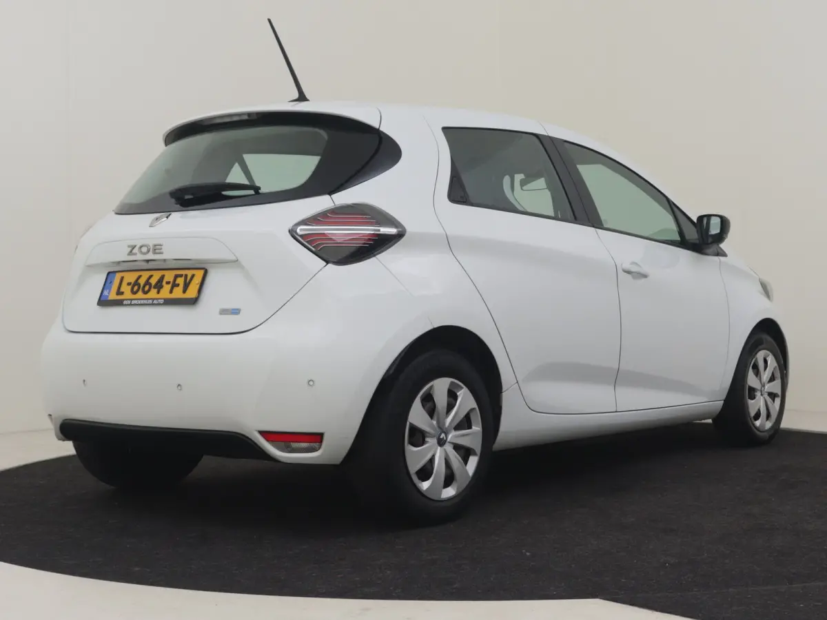 R110 Life Carshare 52 kWh l Incl Koopaccu l SOH 94% l Climatronic l Cr Control l Keyless | Parkeersensoren l Navigatie