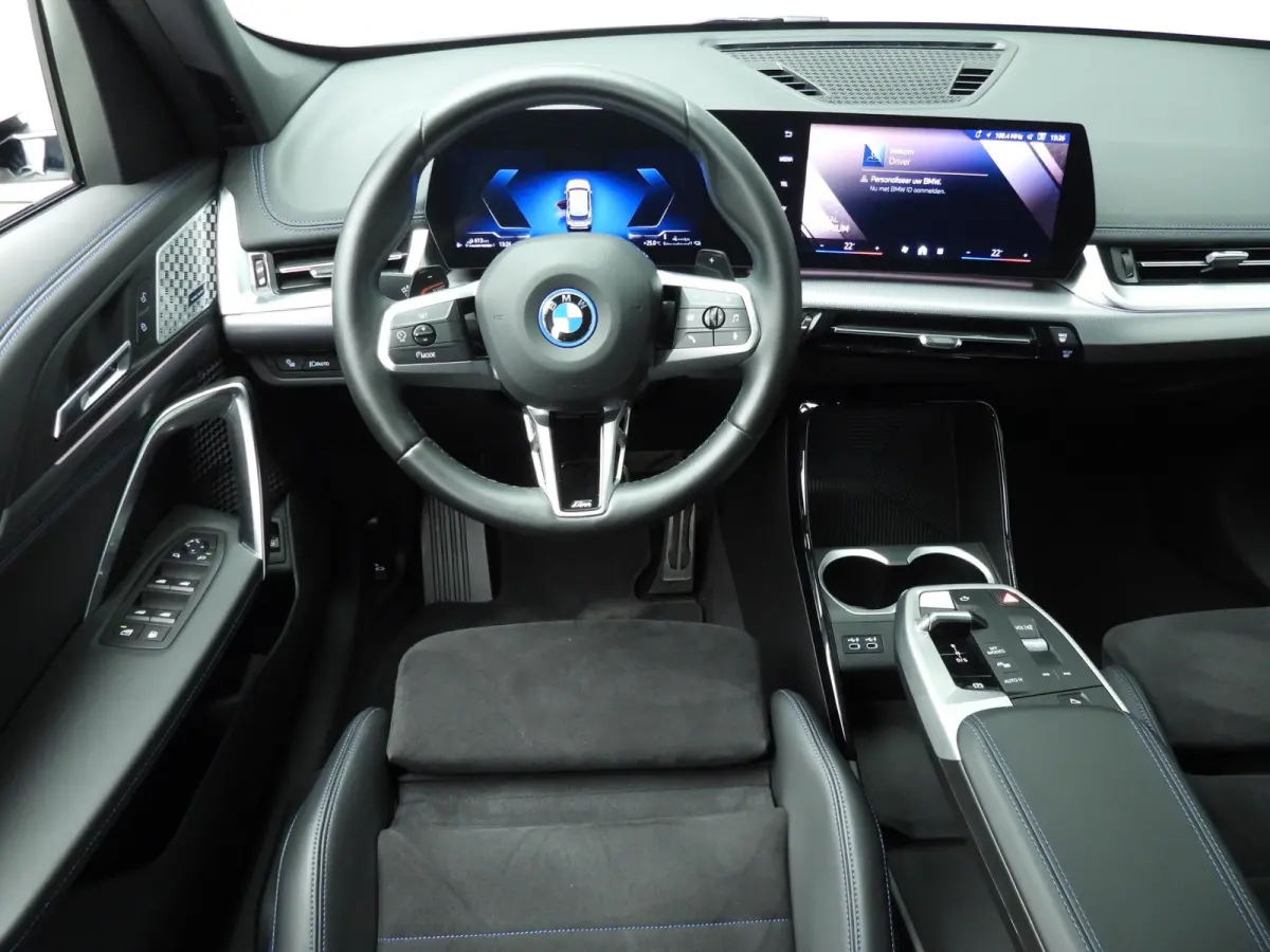 xDrive30e | M-Sportpakket | LED | Navigatie  | Trekhaak | Sportstoelen | DAB | Harman-Kardon Sound | Alu 19 inch