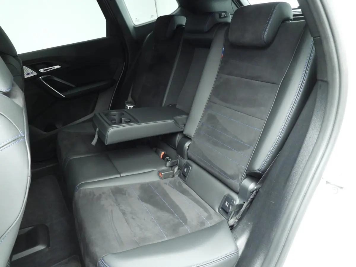 xDrive30e | M-Sportpakket | LED | Navigatie  | Trekhaak | Sportstoelen | DAB | Harman-Kardon Sound | Alu 19 inch