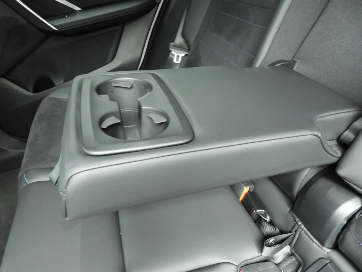 xDrive30e | M-Sportpakket | LED | Navigatie  | Trekhaak | Sportstoelen | DAB | Harman-Kardon Sound | Alu 19 inch