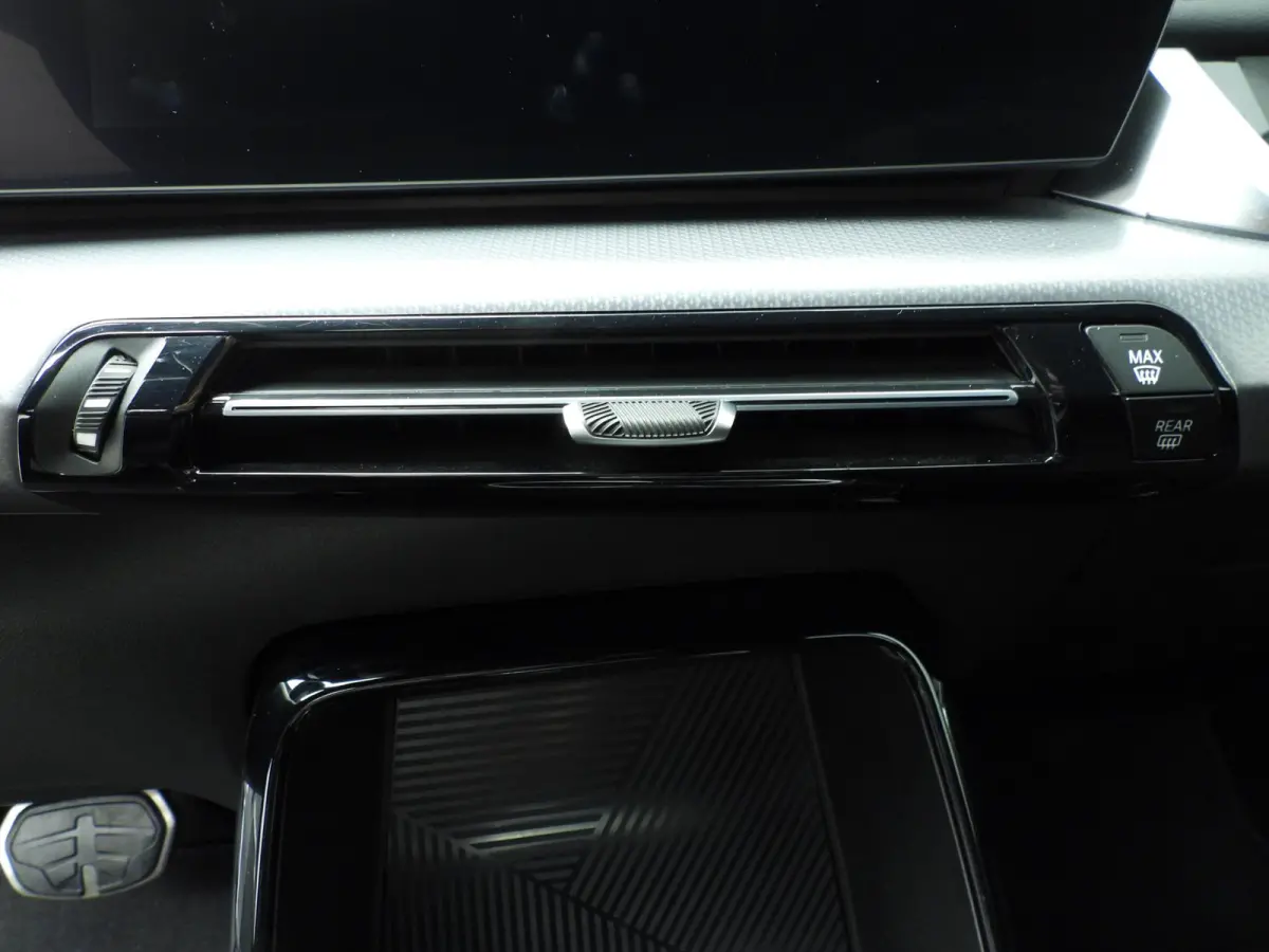 xDrive30e | M-Sportpakket | LED | Navigatie  | Trekhaak | Sportstoelen | DAB | Harman-Kardon Sound | Alu 19 inch