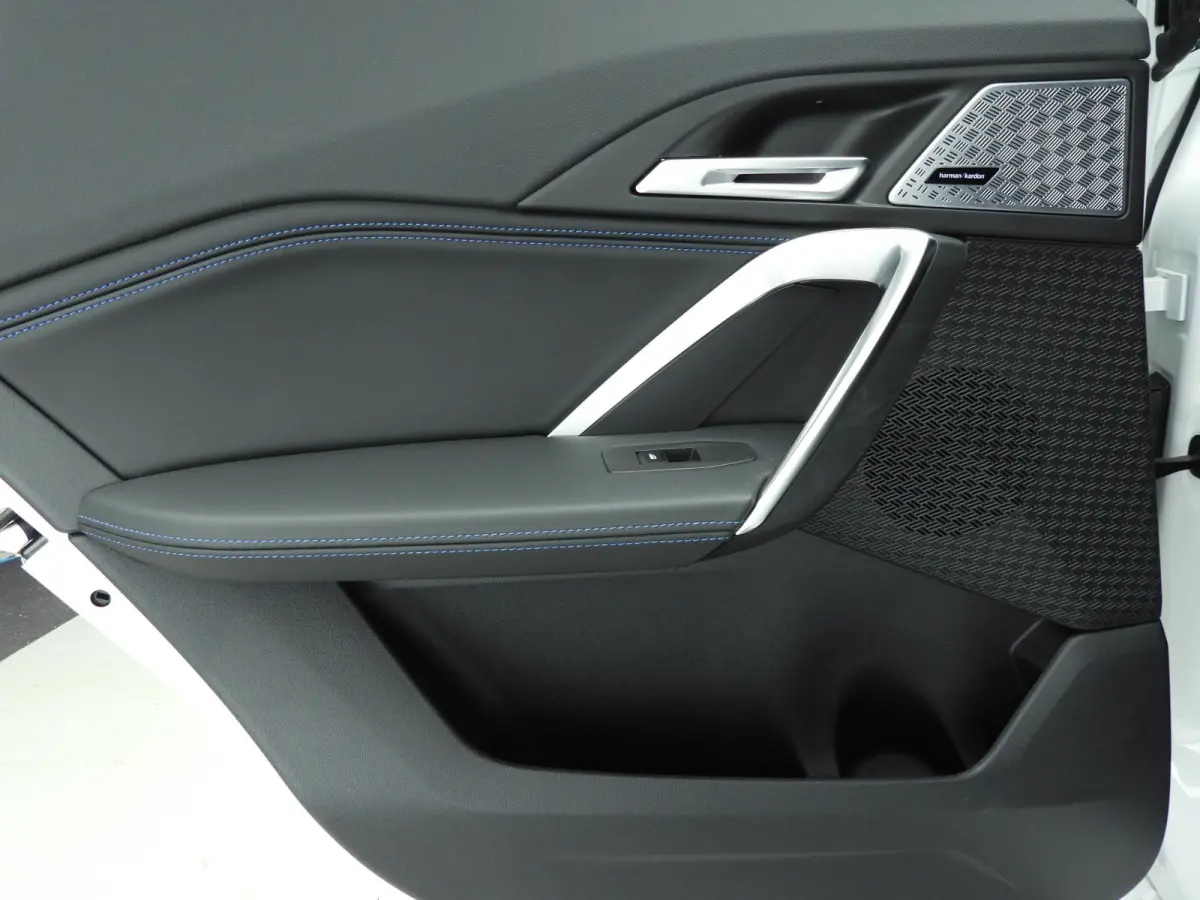 xDrive30e | M-Sportpakket | LED | Navigatie  | Trekhaak | Sportstoelen | DAB | Harman-Kardon Sound | Alu 19 inch