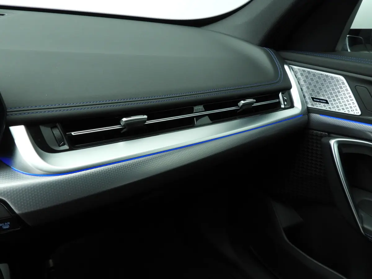 xDrive30e | M-Sportpakket | LED | Navigatie  | Trekhaak | Sportstoelen | DAB | Harman-Kardon Sound | Alu 19 inch