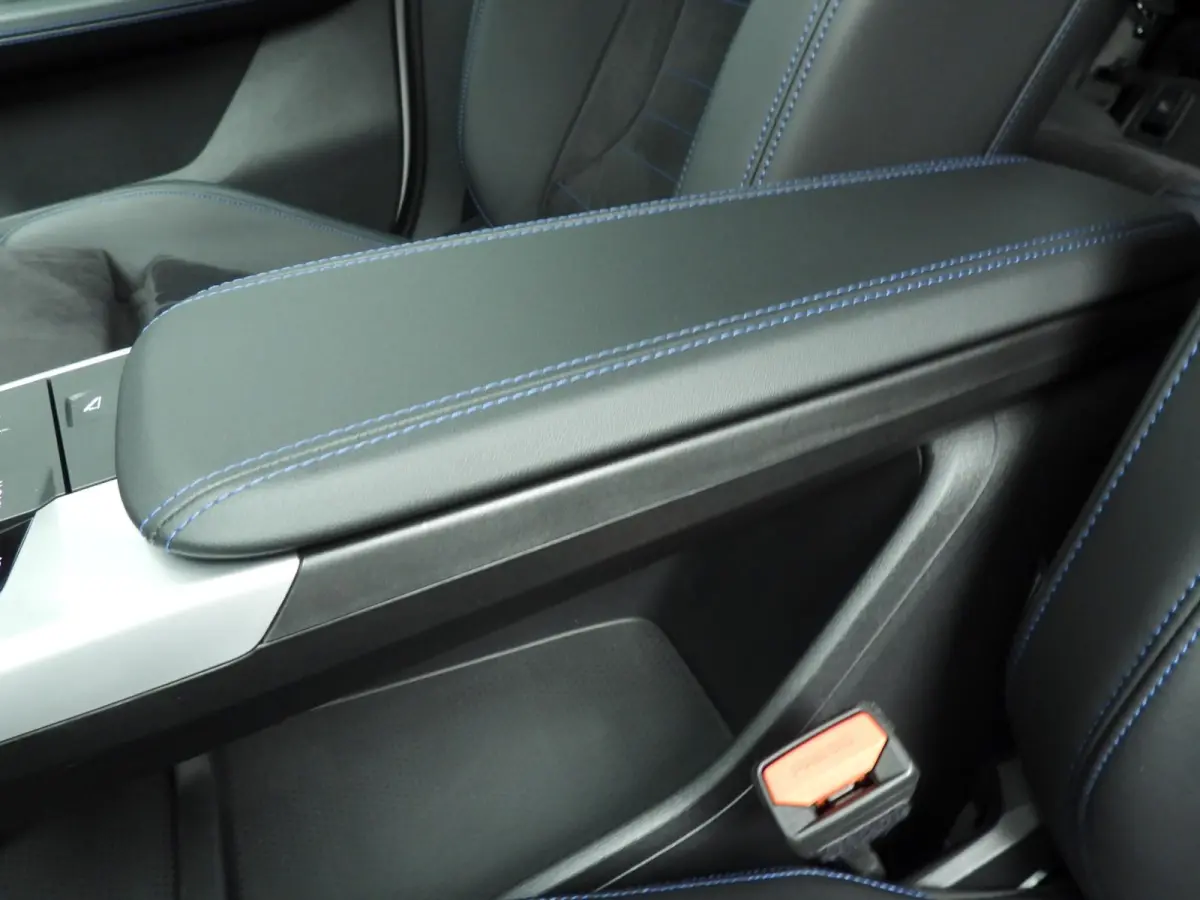 xDrive30e | M-Sportpakket | LED | Navigatie  | Trekhaak | Sportstoelen | DAB | Harman-Kardon Sound | Alu 19 inch