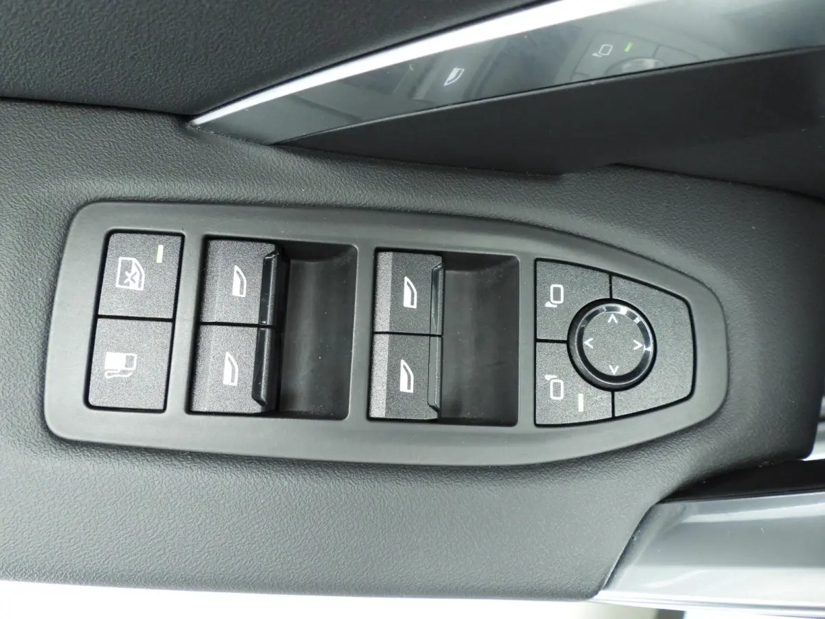 xDrive30e | M-Sportpakket | LED | Navigatie  | Trekhaak | Sportstoelen | DAB | Harman-Kardon Sound | Alu 19 inch