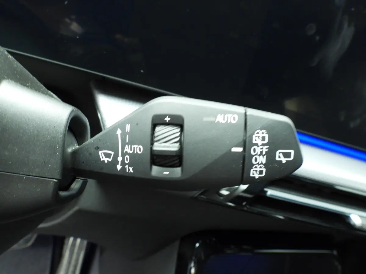 xDrive30e | M-Sportpakket | LED | Navigatie  | Trekhaak | Sportstoelen | DAB | Harman-Kardon Sound | Alu 19 inch