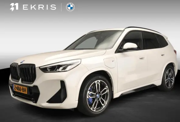 xDrive30e | M-Sportpakket | LED | Navigatie  | Trekhaak | Sportstoelen | DAB | Harman-Kardon Sound | Alu 19 inch