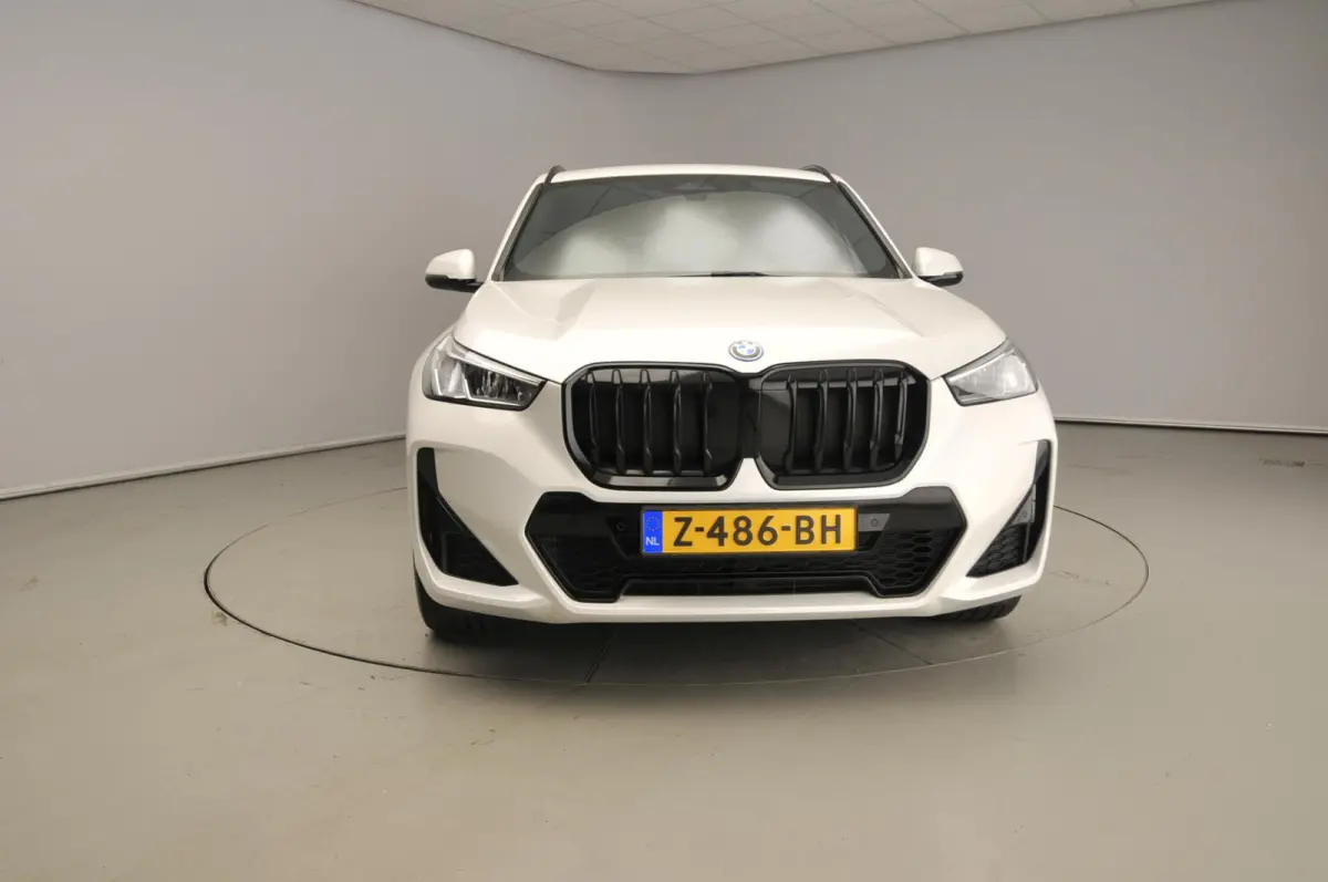xDrive30e | M-Sportpakket | LED | Navigatie  | Trekhaak | Sportstoelen | DAB | Harman-Kardon Sound | Alu 19 inch