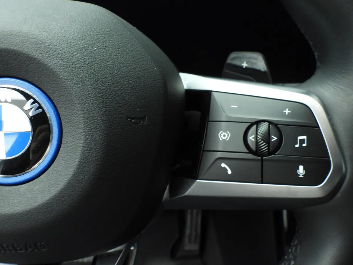 xDrive30e | M-Sportpakket | LED | Navigatie  | Trekhaak | Sportstoelen | DAB | Harman-Kardon Sound | Alu 19 inch