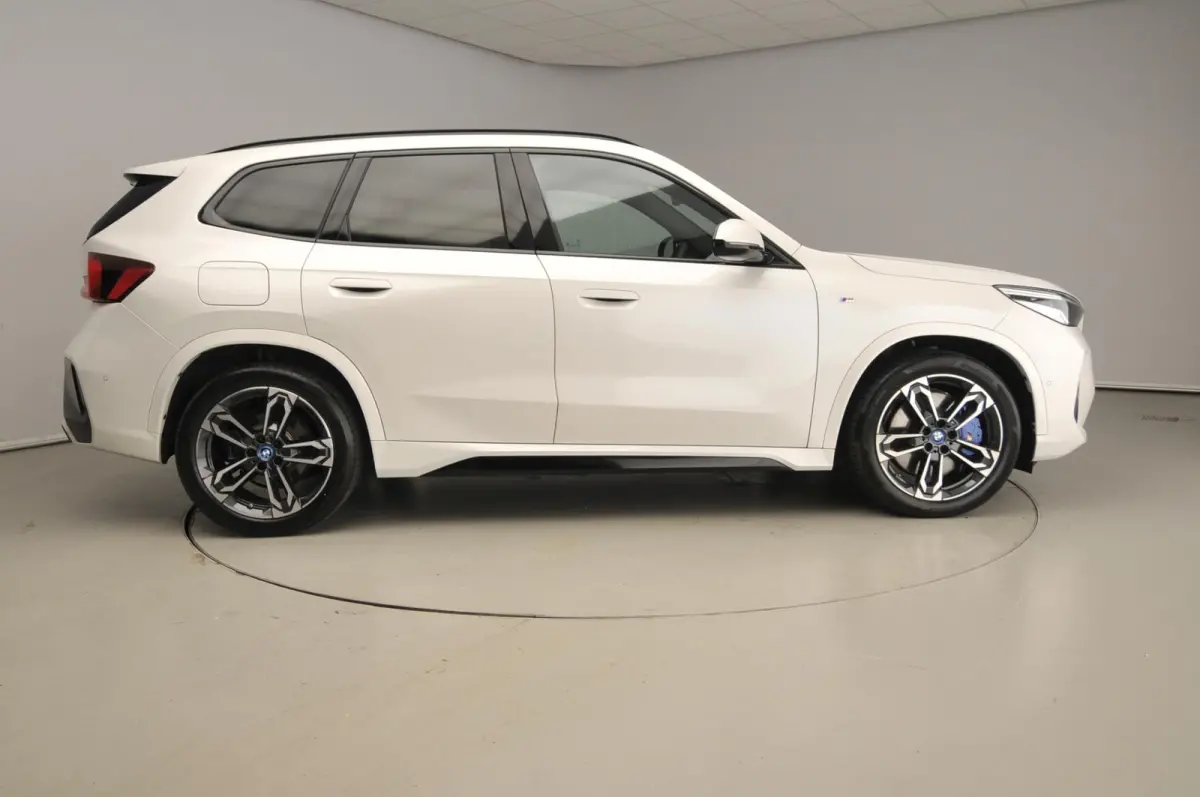 xDrive30e | M-Sportpakket | LED | Navigatie  | Trekhaak | Sportstoelen | DAB | Harman-Kardon Sound | Alu 19 inch