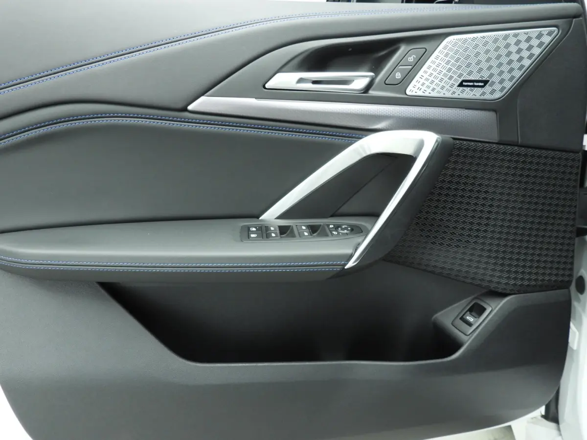 xDrive30e | M-Sportpakket | LED | Navigatie  | Trekhaak | Sportstoelen | DAB | Harman-Kardon Sound | Alu 19 inch