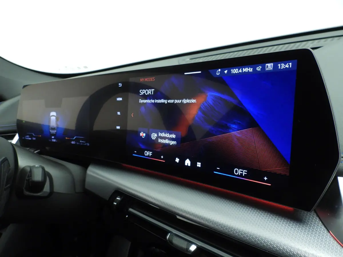xDrive30e | M-Sportpakket | LED | Navigatie  | Trekhaak | Sportstoelen | DAB | Harman-Kardon Sound | Alu 19 inch
