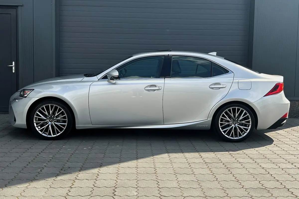 300h Hybrid Sport Edition SUNROOF LEER 18"