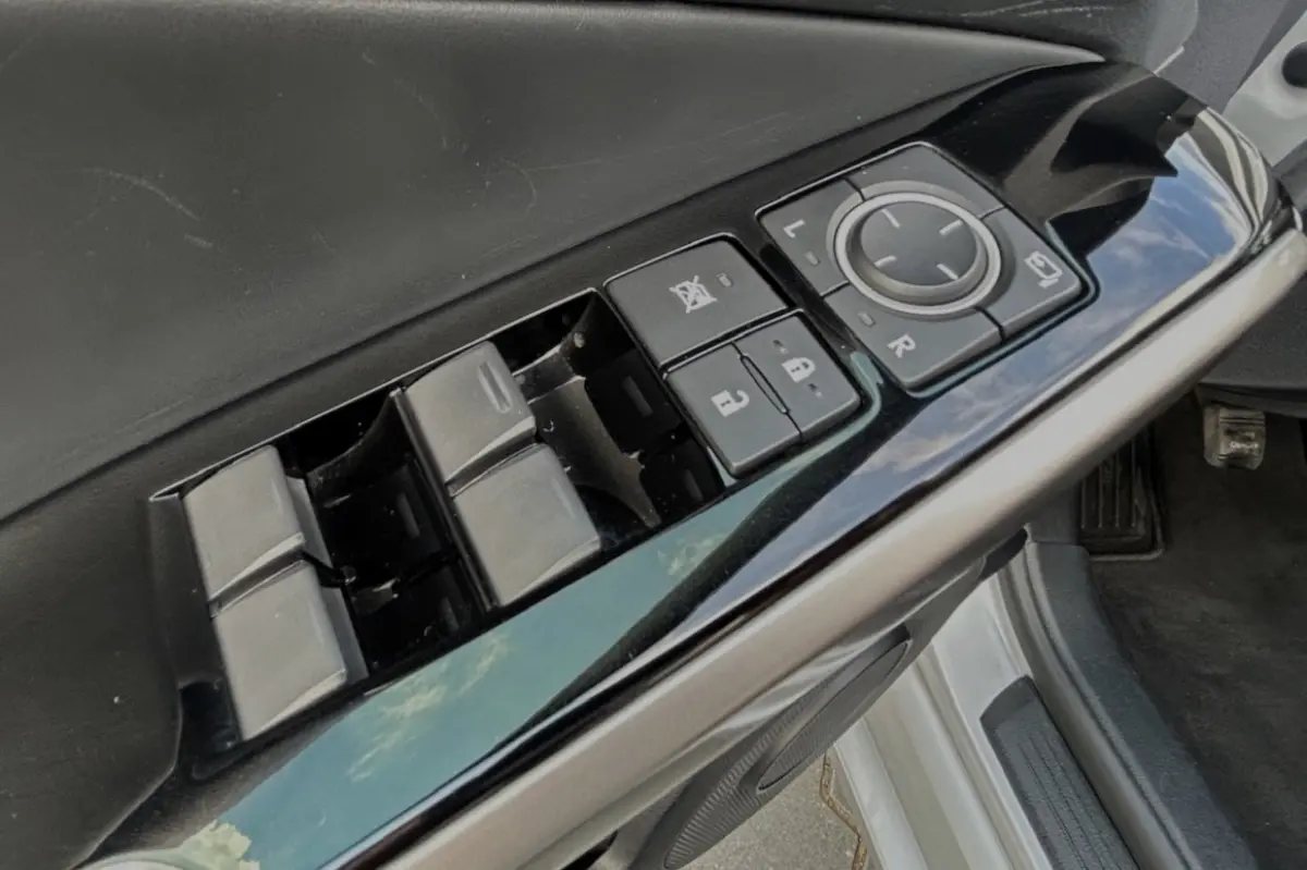 300h Hybrid Sport Edition SUNROOF LEER 18"