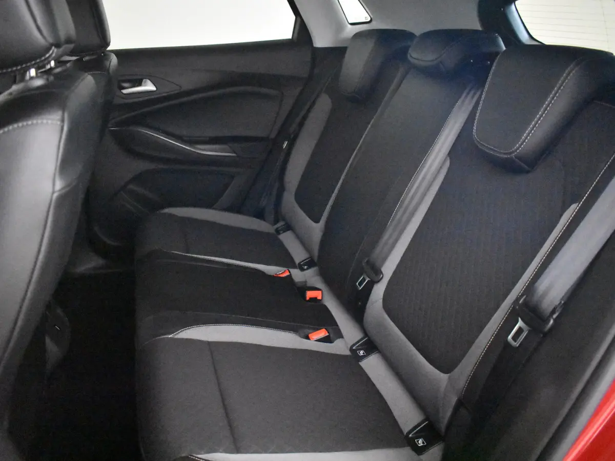 1.2 Turbo Business Elegance l Trekhaak l Riem is Vervangen! l Apple Car play/Android l Navigatie l Parkeersensoren l 18' l Camera l