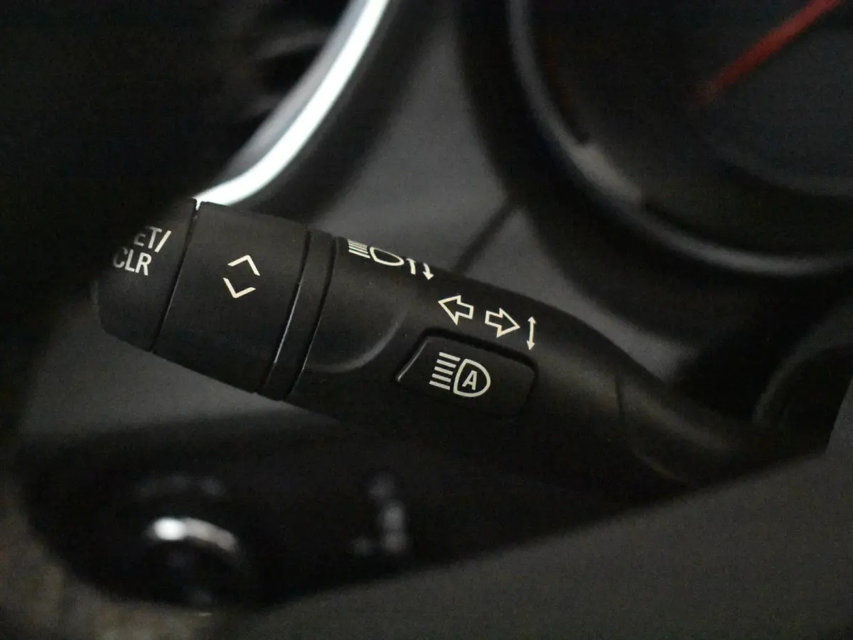 1.2 Turbo Business Elegance l Trekhaak l Riem is Vervangen! l Apple Car play/Android l Navigatie l Parkeersensoren l 18' l Camera l