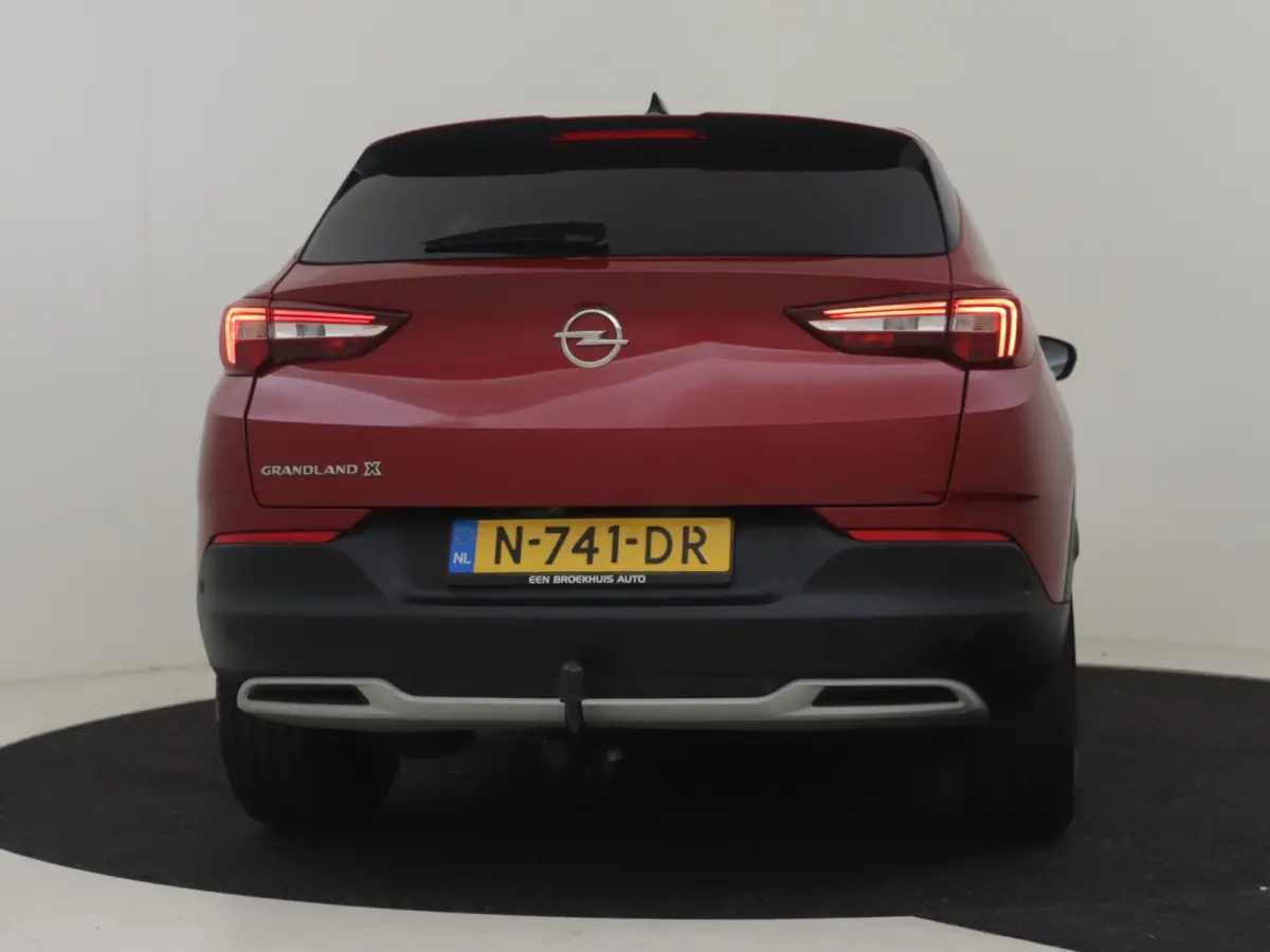 1.2 Turbo Business Elegance l Trekhaak l Riem is Vervangen! l Apple Car play/Android l Navigatie l Parkeersensoren l 18' l Camera l