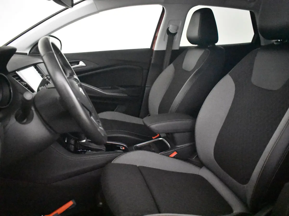 1.2 Turbo Business Elegance l Trekhaak l Riem is Vervangen! l Apple Car play/Android l Navigatie l Parkeersensoren l 18' l Camera l