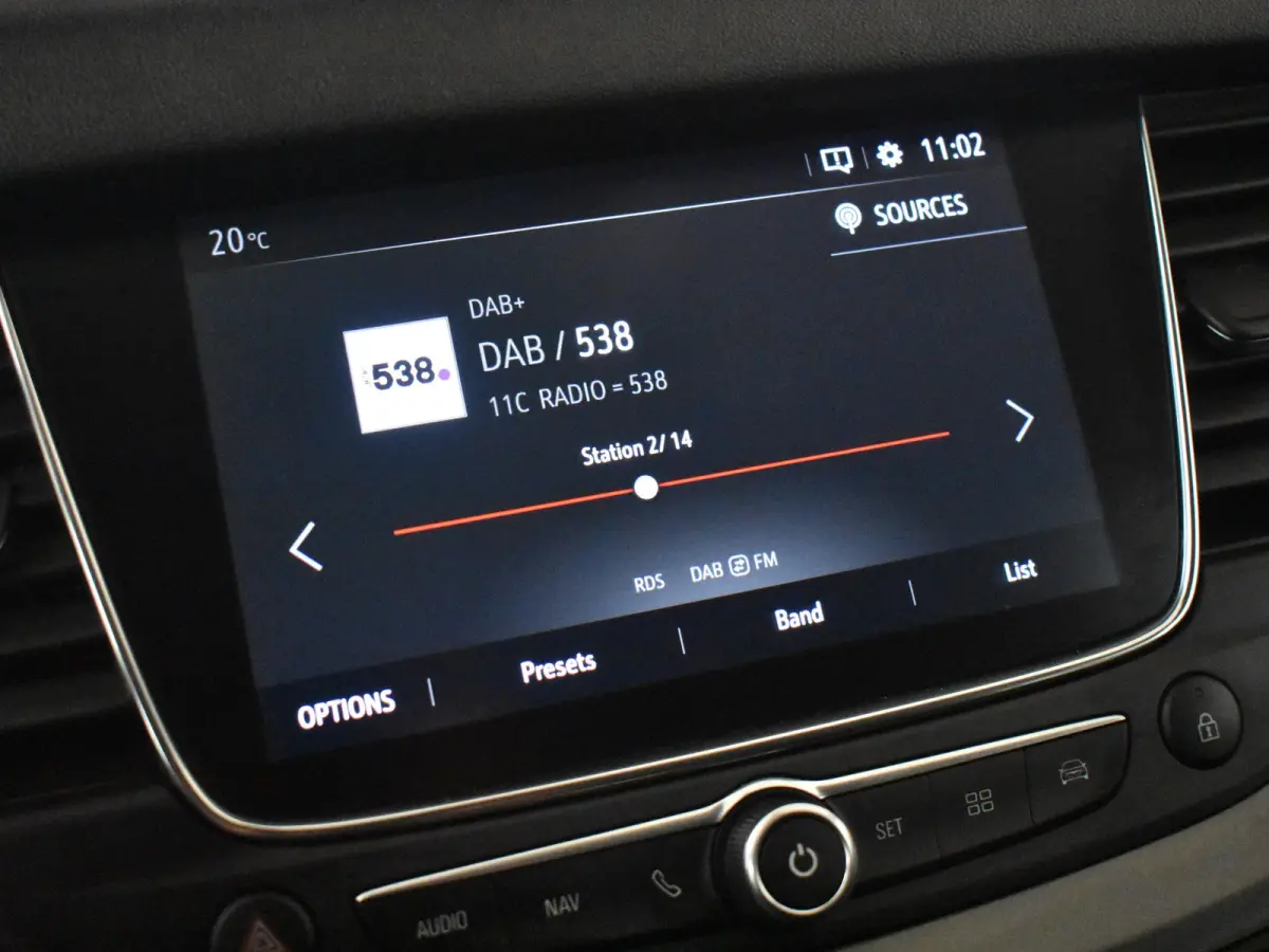 1.2 Turbo Business Elegance l Trekhaak l Riem is Vervangen! l Apple Car play/Android l Navigatie l Parkeersensoren l 18' l Camera l